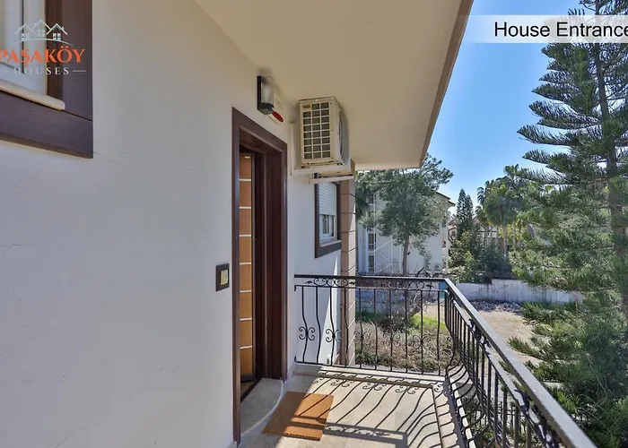 Pensión Pasakoey Side