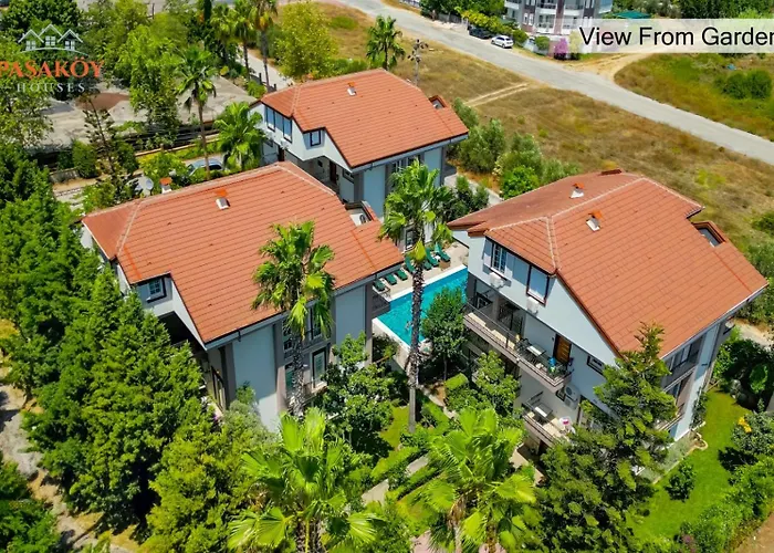 Pensión Pasakoey Side